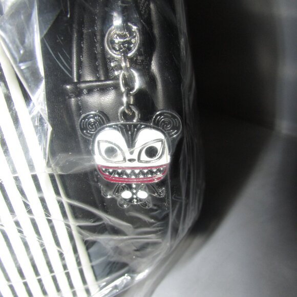 FunKon 21' Jack Skellington & Zero Glow In The Dark Loungefly Mini Backpack NWT - Picture 4 of 7